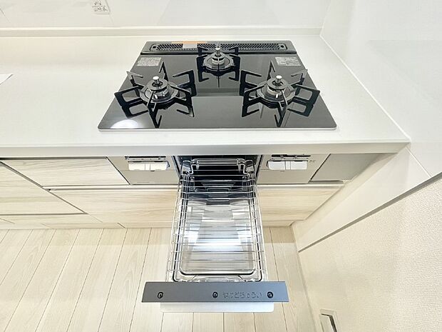 ガスコンロはSiセンサー搭載。火力調節や焦げ付き・消し忘れも防いでくれます。