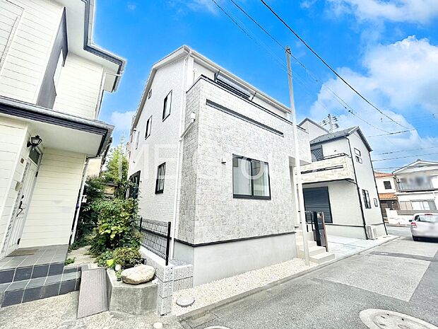 たっぷりの陽光と開放感に包まれる明るい住まい