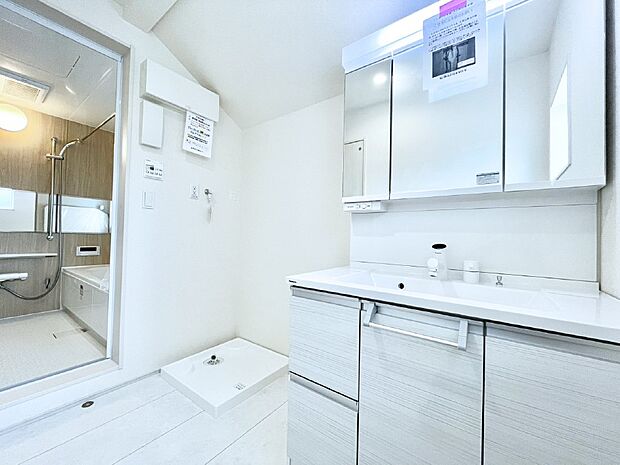 清潔感のある快適空間です。毎日の身支度も気持ち良くお使い頂けます。