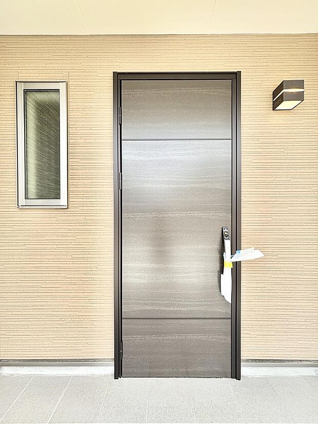 住まいの顔を演出する、玄関ドア。 