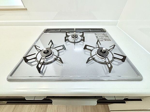 ガスコンロはSiセンサー搭載。火力調節や焦げ付き・消し忘れも防いでくれます。