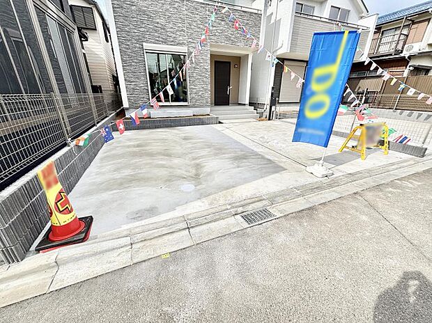 駐車2台可能!急なお客様の駐車に。また、ご家族の自転車スペースとしても大活躍。
