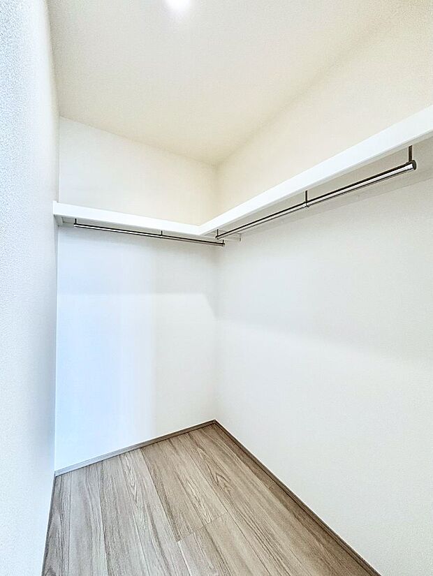 毎日の服選びが楽しくなるウォークインクローゼット 