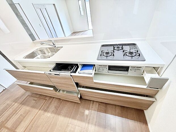 使いやすさを優先したスライド式収納タイプ！