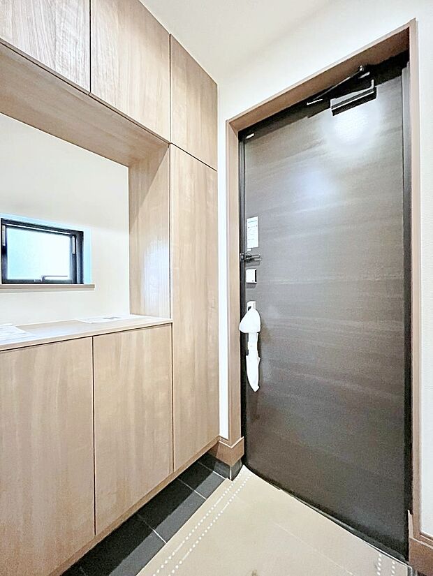 飾り棚を利用して、お越しいただくお客様をおもてなしできます。