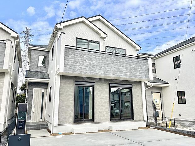 シンプルで落ち着きのある建物は住むかたの個性でオリジナルなものになっていきます。