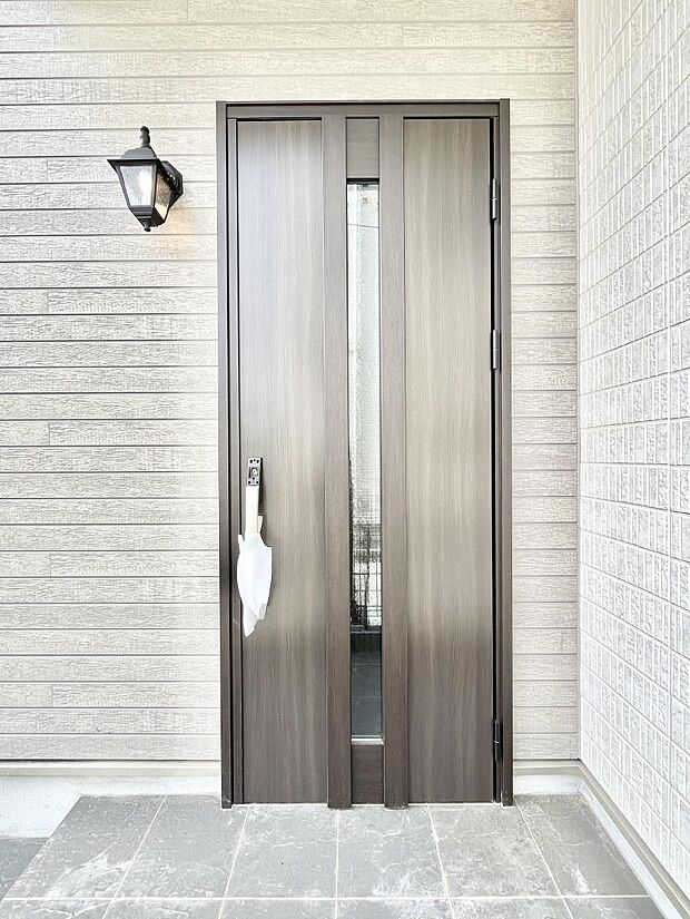 大切な家族、来客を出迎える玄関。