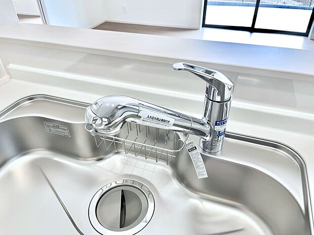 いつでも清潔なおいしいお水を。一つの水栓で水道水と浄水を使い分け。