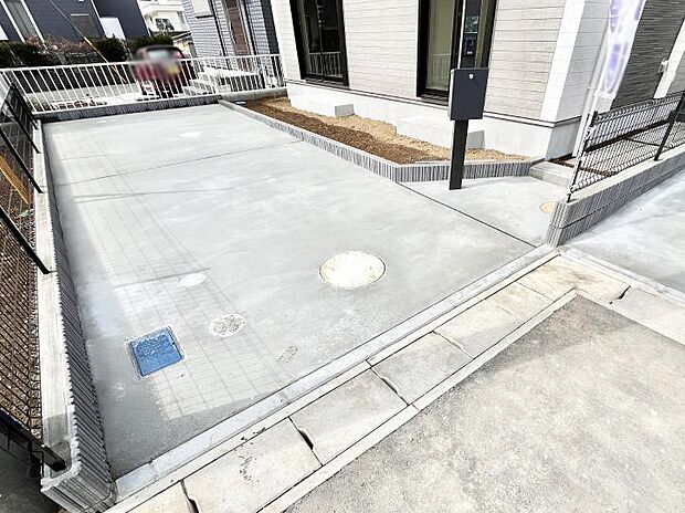 駐車2台可能！急なお客様の駐車に。また、ご家族の自転車スペースとしても大活躍。