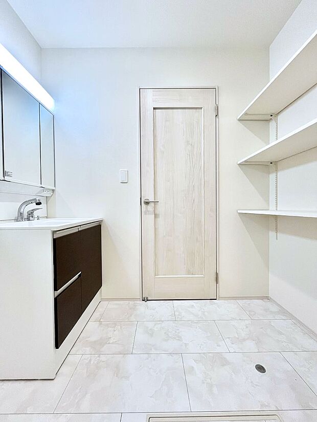 清潔感のある快適空間です。毎日の身支度も気持ち良くお使い頂けます。 