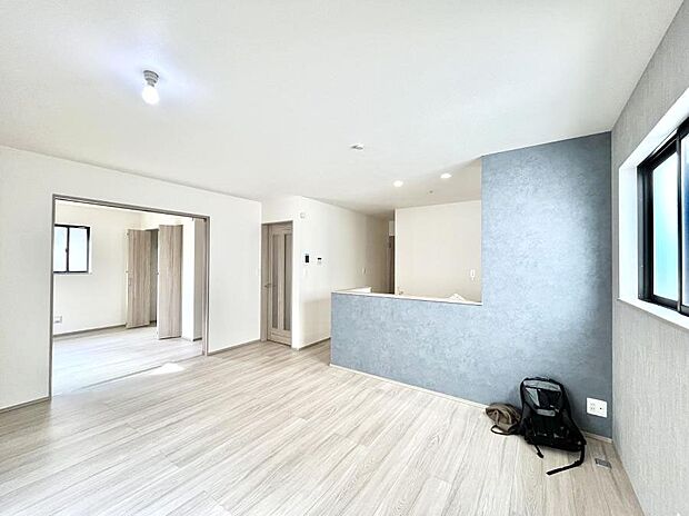 落ち着いた雰囲気のLDKは家族みんなの快適空間