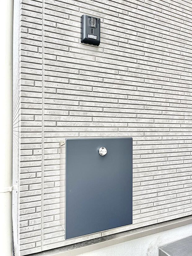 シンプルデザインのポスト。