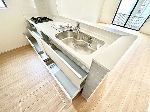 使いやすさを優先したスライド式収納タイプ！