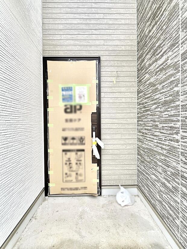 大切な家族、来客を出迎える玄関。