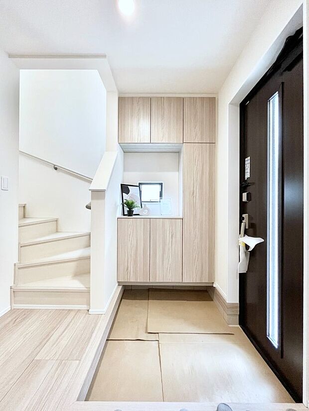 飾り棚を利用して、お越しいただくお客様をおもてなしできます。