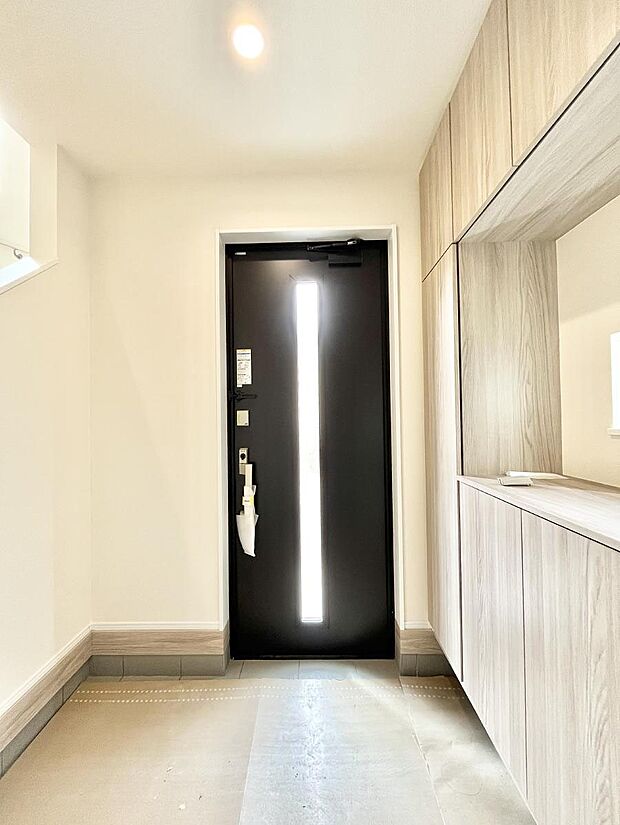 明るい玄関はお客様をお出迎えするのにぴったりです!