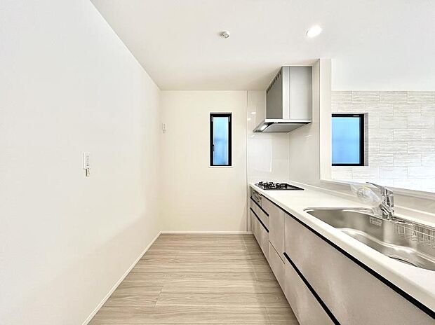 ゆとりあるキッチンではご家族と楽しくお料理ができます。