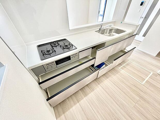 使いやすさを優先したスライド式収納タイプ!