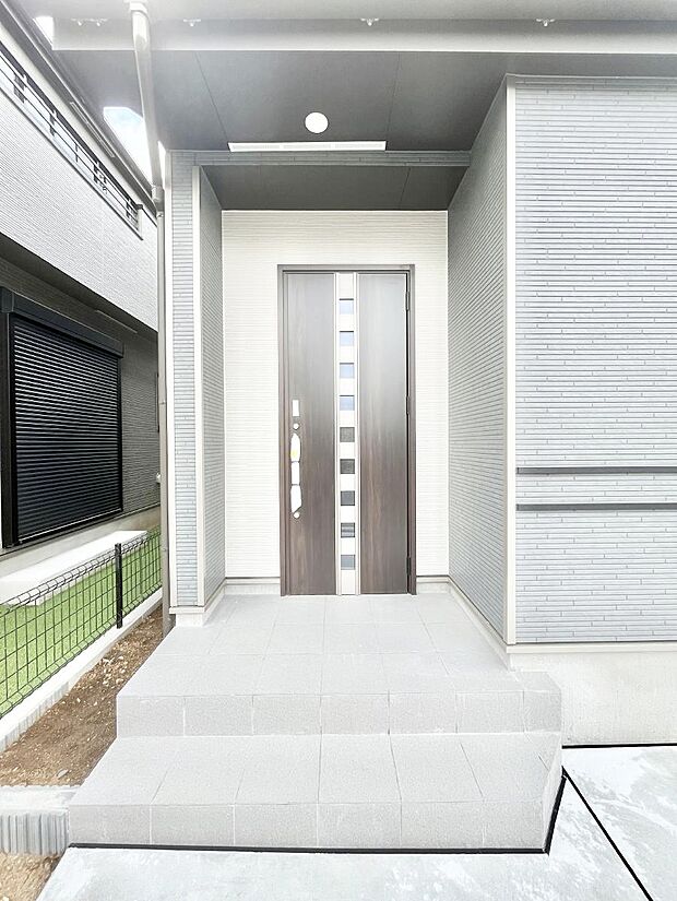 大切な家族、来客を出迎える玄関。