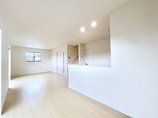 家族の笑顔が自然と生まれてくる、そんな雰囲気のダイニングに仕上がっています。