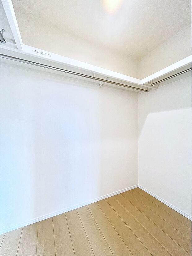 2階には家族みんなで共有できる収納スペース。ファミリークロークとしてお使いいただけます。