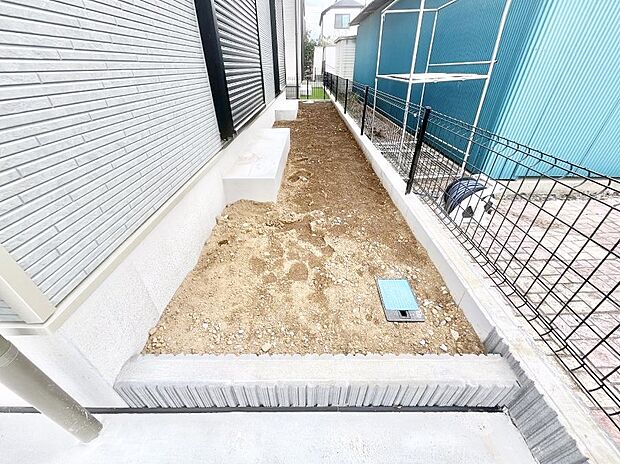 ガーデニングや家庭菜園も楽しめるお庭付き。