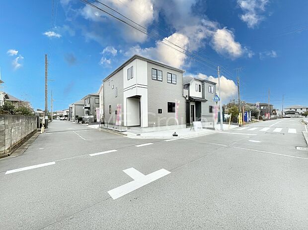 角地なので日当たりも良く、お家が堂々として見えます。