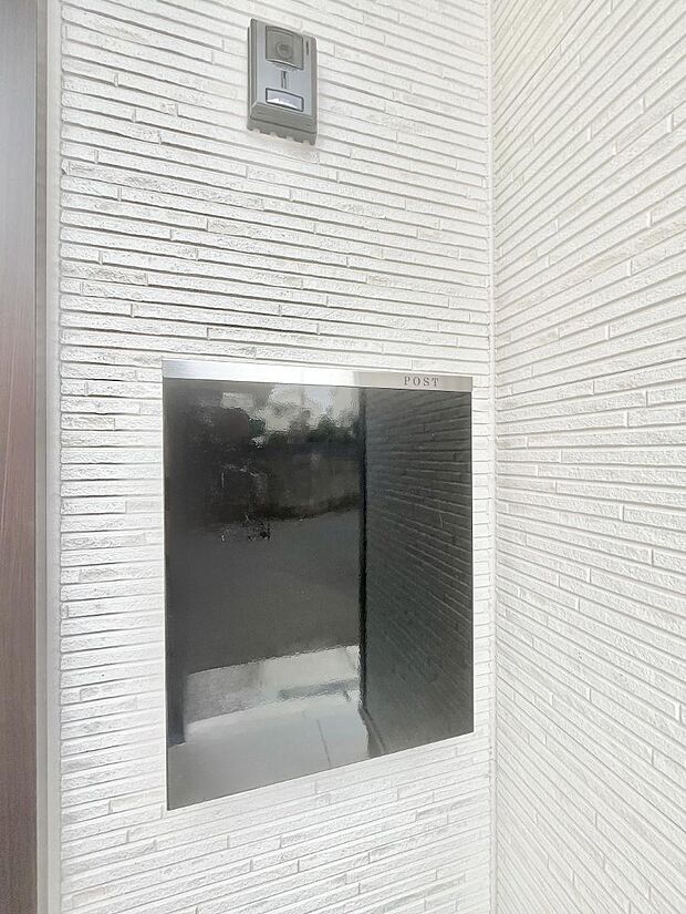 シンプルデザインのポスト。