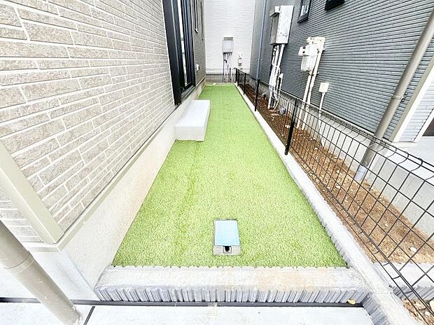 季節のお花を植えて彩りをプラス!