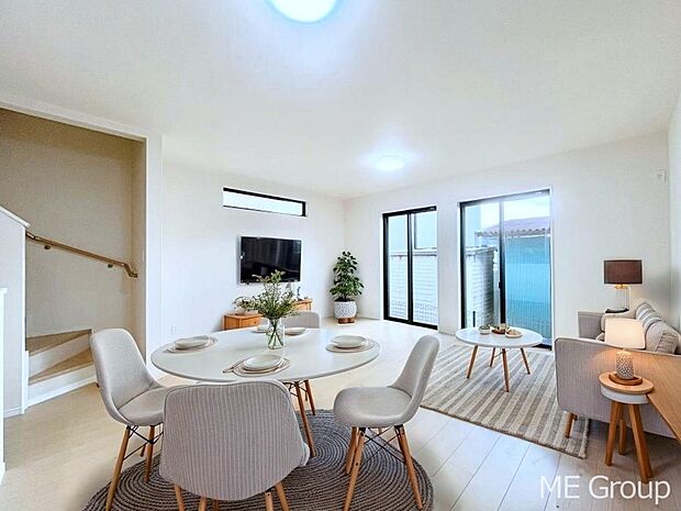 ご家族のコミュニケーションが深まるリビング階段を採用したLDK　※家具はCGです