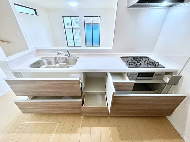 使いやすさを優先したスライド式収納タイプ!