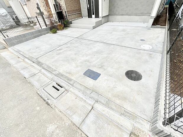 目の前が駐車場だと、雨の日も、大量にお買い物をした時も便利ですよね