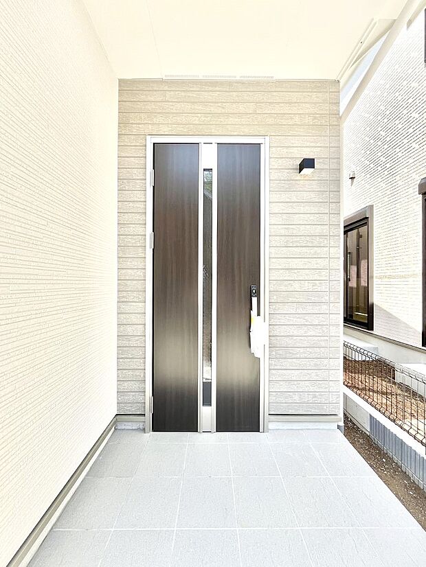 大切な家族、来客を出迎える玄関。