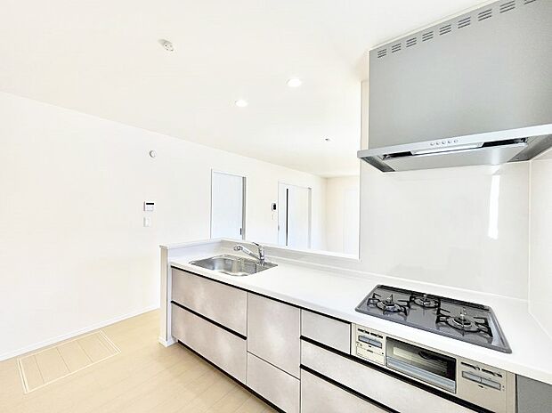 料理をしながらでもご家族との会話を楽しめる対面キッチン