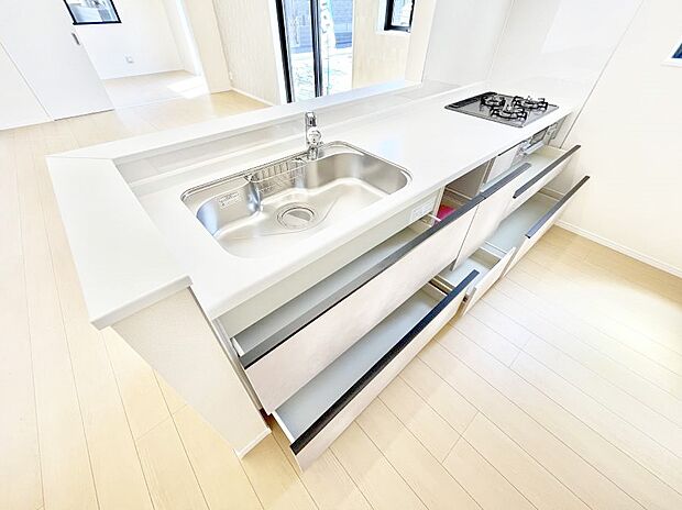 使いやすさを優先したスライド式収納タイプ!