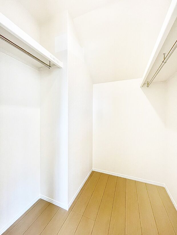 ウォークインクローゼット付きで生活空間を広く利用できます。