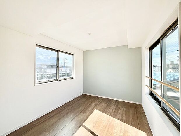 2面採光なので、明るく風通しも良く心地良い生活が送れます。