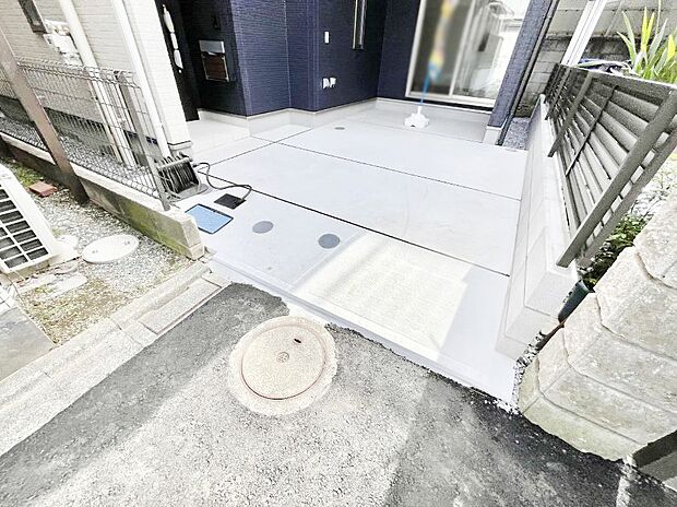 目の前が駐車場だと雨の日も大量にお買い物をした時も便利ですね