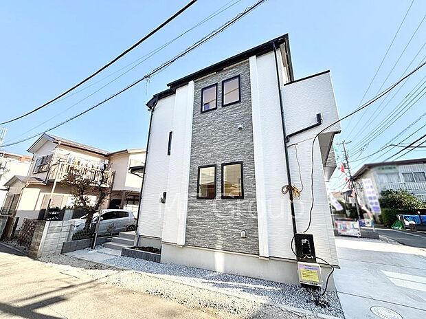 たっぷりの陽光と心地よい風が舞い込む住まい