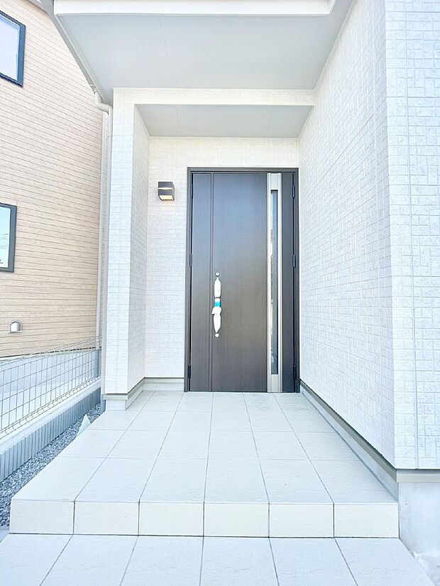 大切な家族、来客を出迎える玄関。