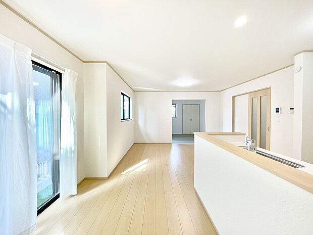 家族団らんの時間も増えそうなくつろぎのリビングダイニング。   