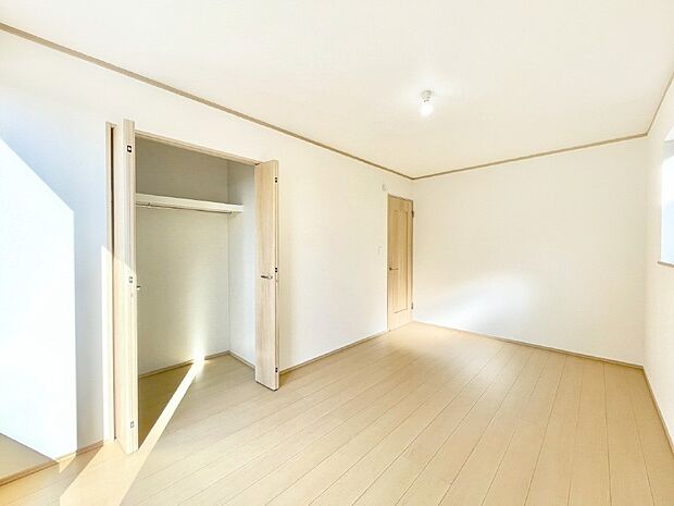 使いやすい形でベットや家具の置き方にも困ることもありません。   