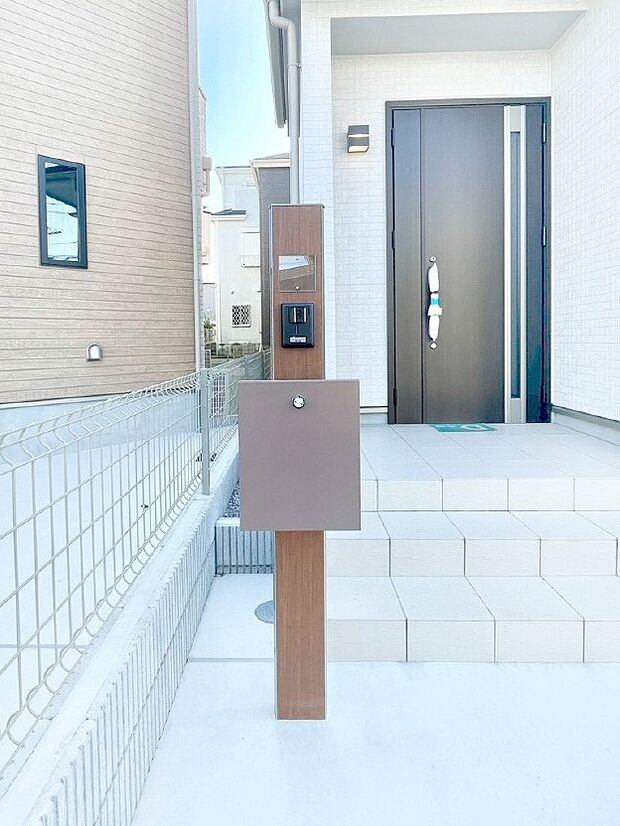 シンプルデザインのポスト。