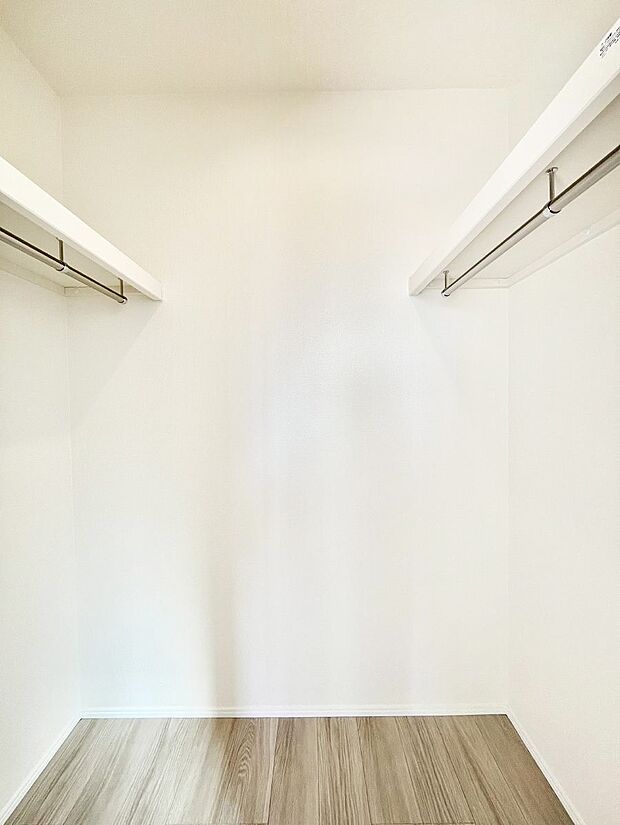 ウォークインクローゼット付きで生活空間を広く利用できます。