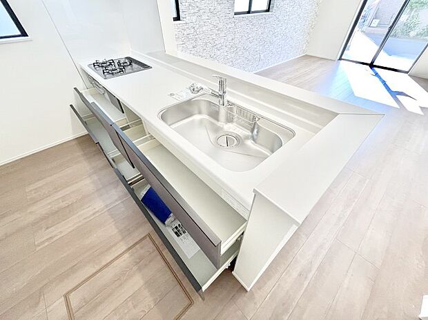 使いやすさを優先したスライド式収納タイプ!