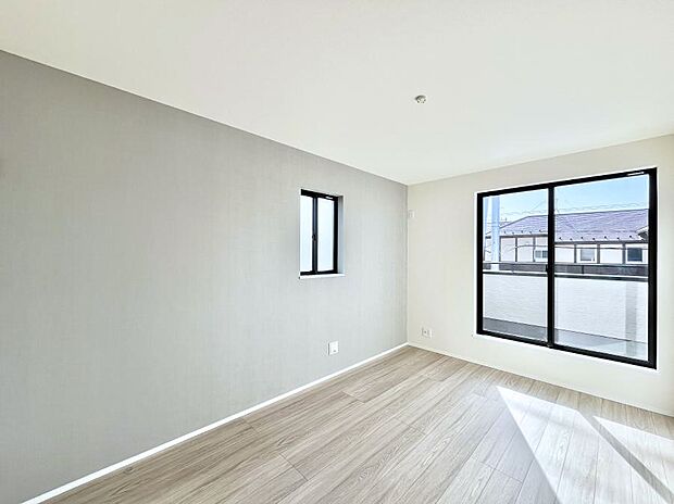 明るいバルコニーサイドに洋室を設置。目覚めの良い寝室に。