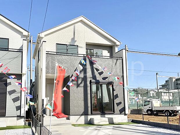 シンプルで落ち着きのある建物は住むかたの個性でオリジナルなものになっていきます。