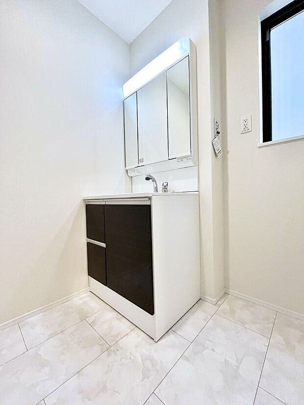 清潔感のある快適空間です。毎日の身支度も気持ち良くお使い頂けます。