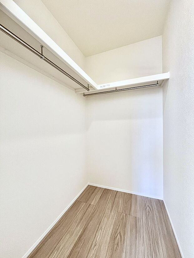 ウォークインクローゼット付きで生活空間を広く利用できます。