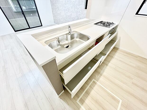 使いやすさを優先したスライド式収納タイプ!